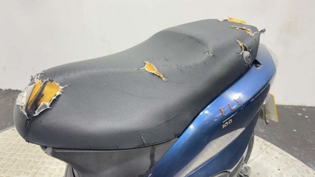 Piaggio Fly 2009 12K NON RUNNING PROJECT SCOOTER 100CC 14