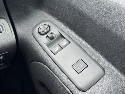 Peugeot Partner 800 100kW 50kWh Professional Premium + Van Auto 26