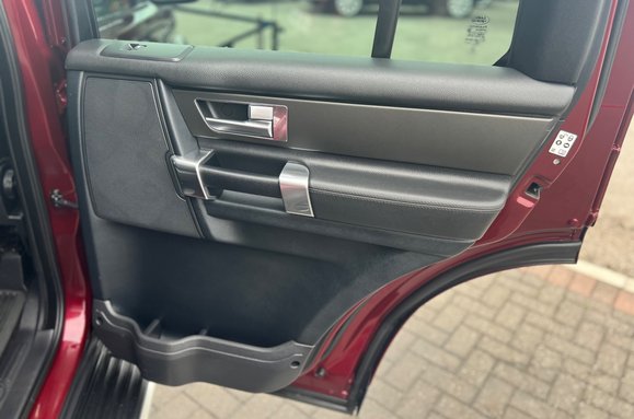 Land Rover Discovery SDV6 SE AUTO 7 SEATER 33