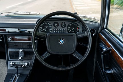 BMW E3 3.3L 16