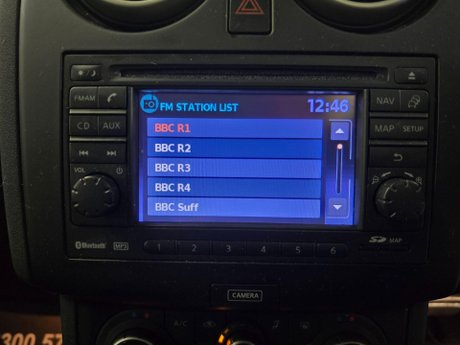 Nissan Qashqai 2.0 dCi Tekna Auto 4WD Euro 5 5dr (AVM) 32