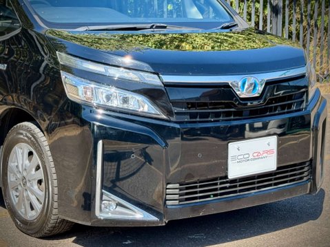 Toyota Voxy Hybrid 7 Seater 25