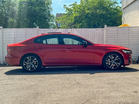 Volvo S60 2.0 B5 MHEV R-Design Saloon 4dr Petrol Hybrid Auto Euro 6 (s/s) (250 ps) 6