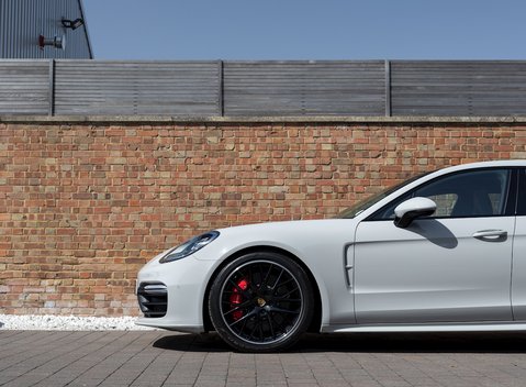 Porsche Panamera Turbo Sport Turismo 28