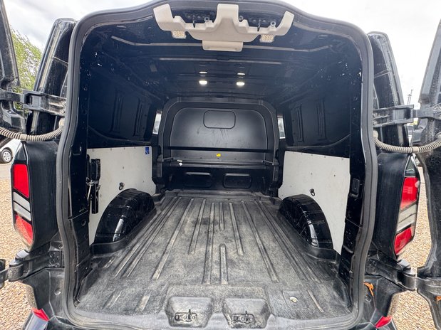 Ford Transit Custom Crew Cab AUTO LWB L2H1 Low Roof Limited 320 Air Con Alloys Sensors Cam EURO 9