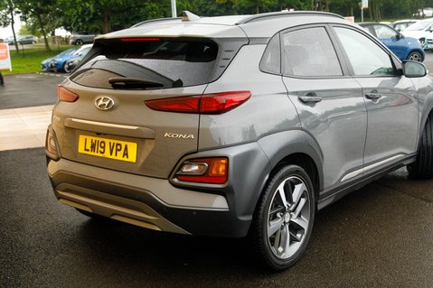 Hyundai KONA PREMIUM SE 8