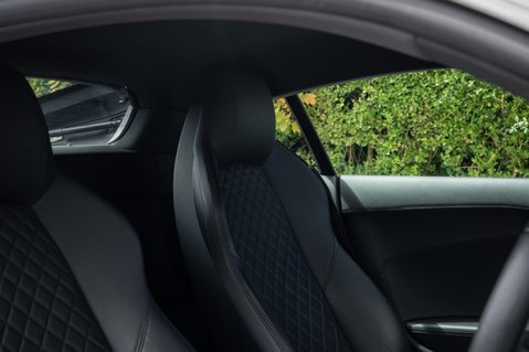 Audi R8 5.2 FSI V10 Plus S Tronic quattro Euro 6 (s/s) 2dr 31