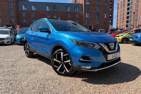 Nissan Qashqai TEKNA DIG-T.. 6 SERVICES.. GLASS ROOF.BOSE.CRUISE CONTROL  2