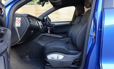 Porsche Macan GTS 17