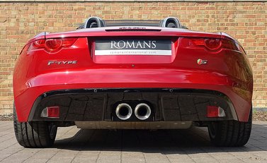 Jaguar F-Type V6 S Convertible 17