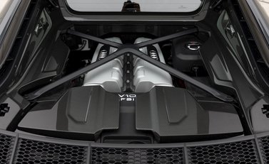 Audi R8 V10 Performance Carbon Black 30