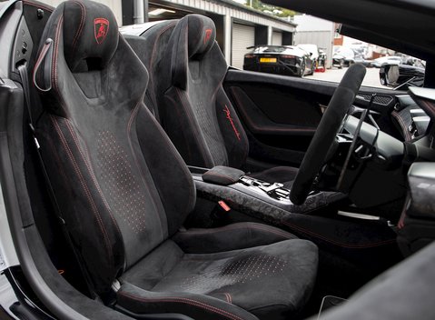 Lamborghini Huracan Spyder LP640-4 Performante 14