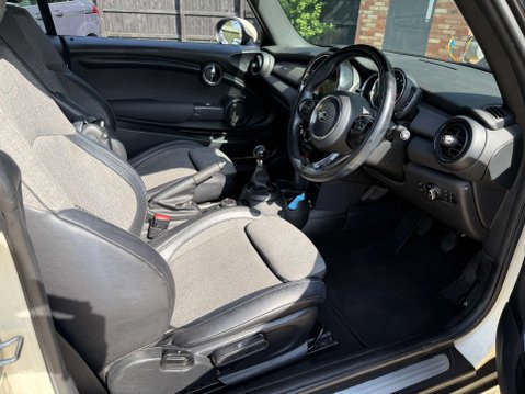 Mini Convertible 1.5 Cooper 2dr 76