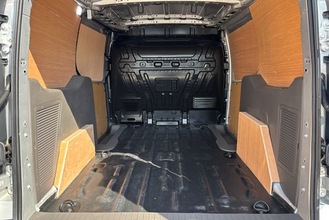 Ford Transit Connect 240 L2 120 ps Limited Panel Van 13