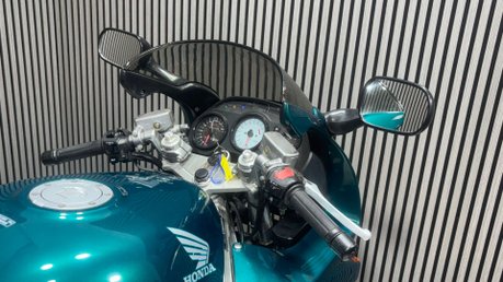 Honda VFR 1997 ONLY 15K GREAT LOOKING LIGHT PROJECT BIKE CLASSIC TOURER 750CC 16