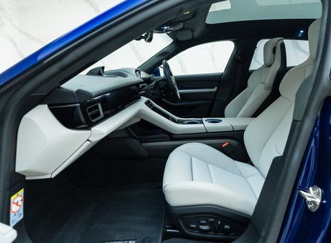 Porsche Taycan GTS Sport Turismo 15