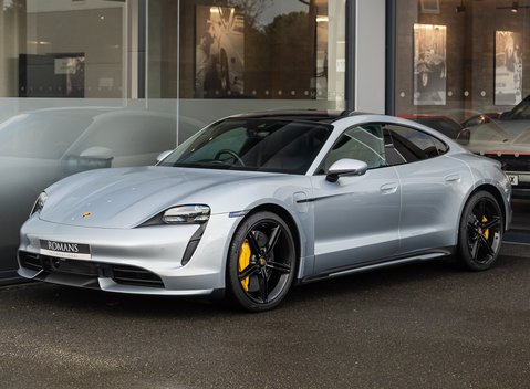 Porsche Taycan TURBO 2