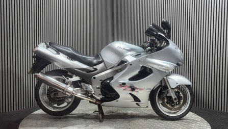 Kawasaki ZZR 2003 ONLY 24K TOURER PROJECT BIKE SPARES OR REPAIR 1200CC