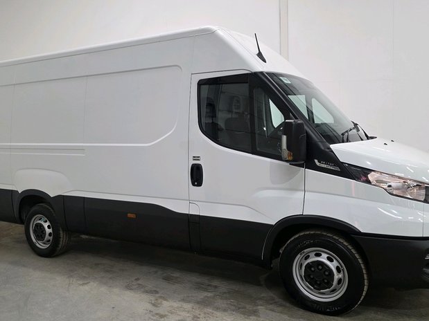 Iveco Daily Daily 35S14A8V H2 2.3 Van 3520L WB Hi-Matic 3