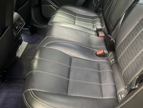 Land Rover Range Rover Velar 2.0 Range Rover Velar R-Dynamic HSE D240 Auto 4WD 5dr 27