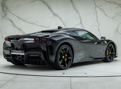 Ferrari SF90 Stradale 6