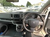 Peugeot Expert MWB L2H1 Low Roof Professional 2700 Air Con Tow Bar EURO 6 NO VAT 46