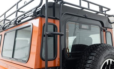 Land Rover Defender 110 Adventure Edition 25