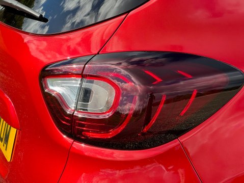 Renault Captur ICONIC TCE 53