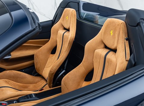 Ferrari F8 SPIDER 21
