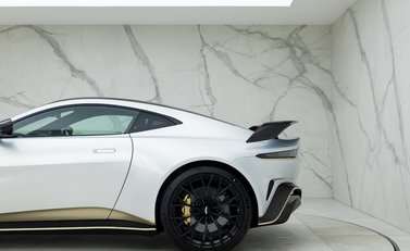 Aston Martin V12 Vantage 33