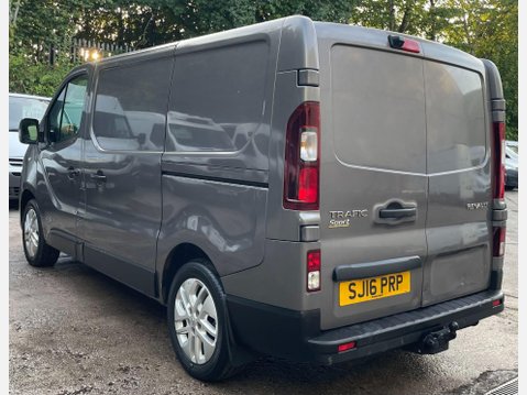 Renault Trafic 1.6 dCi 27 Sport SWB Standard Roof Euro 5 5dr 17