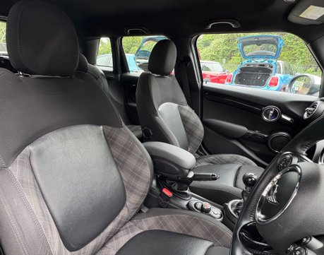 Mini Hatch Cooper D 1.5 Chili Manual 5 door - UPGRADE ALLOYS - VISUAL BOOST AUDIO 4