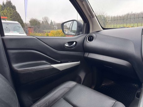 Nissan Navara 2.3 Navara Tekna dCi 4WD 5dr 30