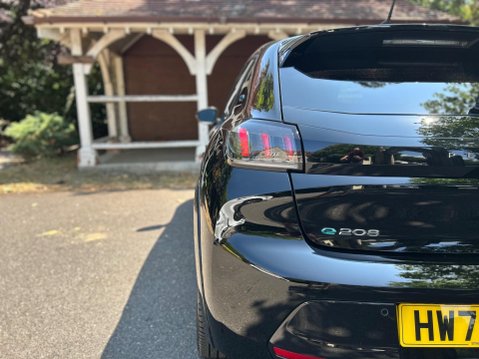 Peugeot 208 GT LINE 42