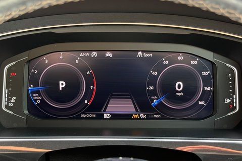 Volkswagen Tiguan R-LINE TECH TSI EVO DSG -CAMERA -FULL VW SERVICE HISTORY  49
