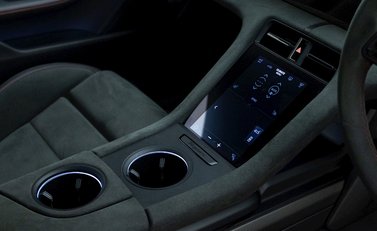 Porsche Taycan GTS Sport Turismo 22