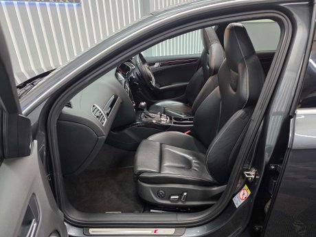 Audi RS4 4.2 FSI V8 Estate 5dr Petrol S Tronic quattro Euro 5 (450 ps) 23