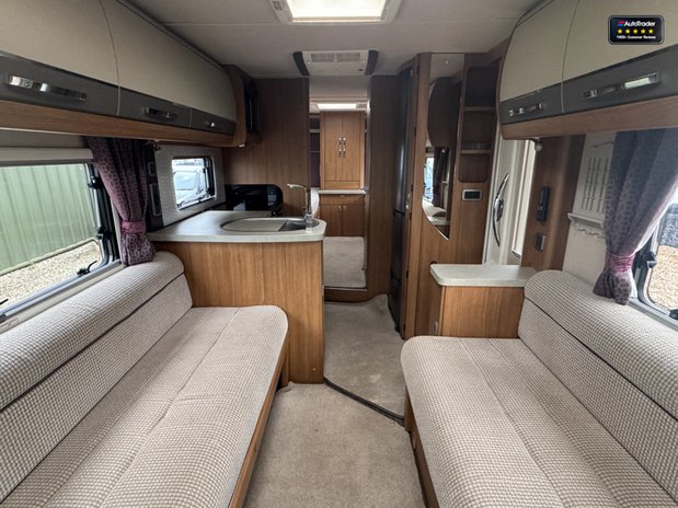 Auto-Trail Comanche Frontier|4 Berth|2 Belts|AUTO|Rear Single Beds|Hab 9