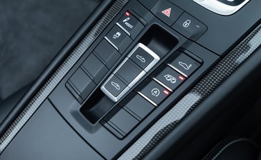 Porsche 911 Targa 4 GTS (991.2) 26