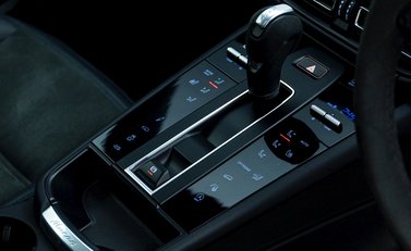 Porsche Macan GTS 21
