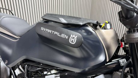 Husqvarna Svartpilen 125 2022 ONLY 6K MODERN CLASSIC FEEL 15BHP MOT OCTOBER 2027 27