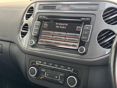 Volkswagen Tiguan 2.0 TDI BlueMotion Tech SE DSG 4WD Euro 5 (s/s) 5dr 9