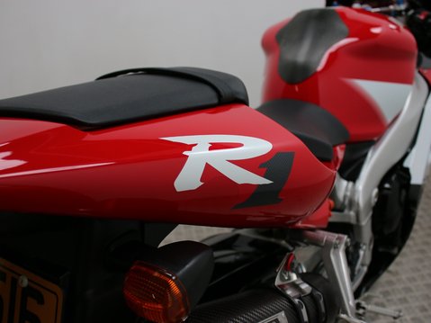 Yamaha R1 YZF R1 18