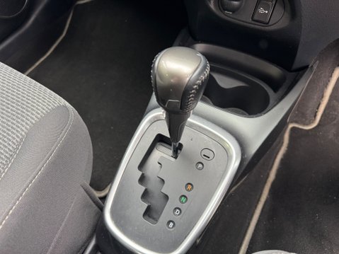 Toyota Yaris 1.5 HYBRID VVT-I ICON AUTOMATIC 19