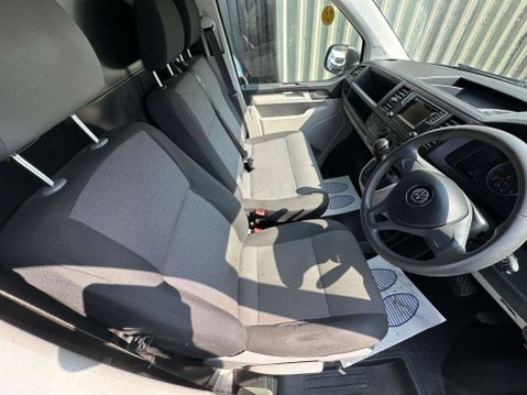 Volkswagen Transporter 2.0 TDI T32 Startline DSG FWD SWB Euro 6 (s/s) 5dr 23