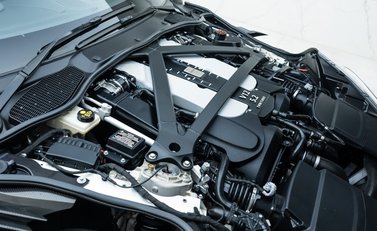 Aston Martin DBS Superleggera 39