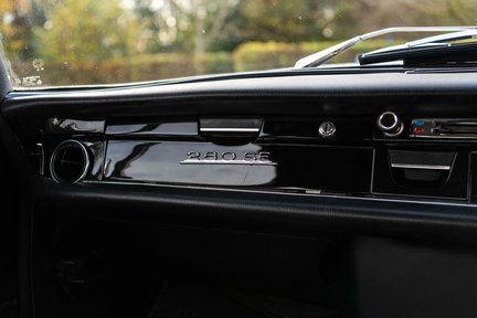 Mercedes-Benz S 280 SE 3.5 Saloon 26