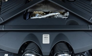 Aston Martin DB12 V8 34