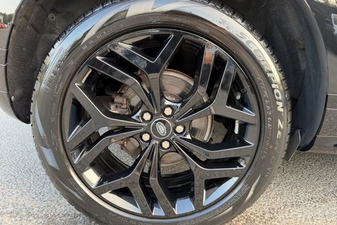 Land Rover Range Rover Evoque R-DYNAMIC HSE MHEV -TRIPLE BLACK - PAN ROOF - ONE OWNER -MERIDIAN -VATQ 71