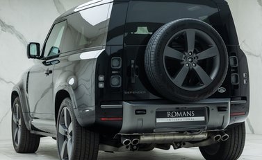 Land Rover Defender 90 V8 P525 10